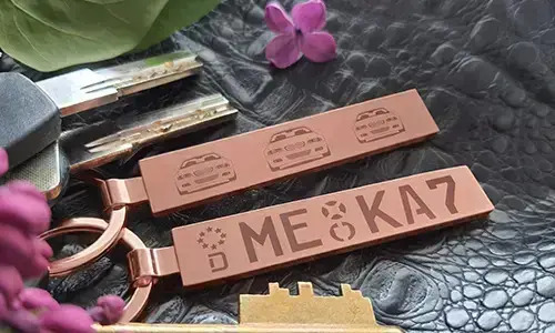 gravierte schlüsselanhänger Rosa mit Schlüsseln schlüsselanhänger gravieren lassen