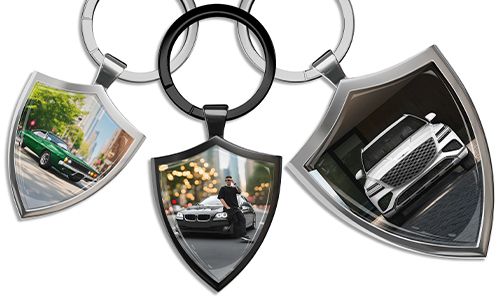 Schlüsselanhänger in Schild-Form mit deinem Autowunsch-Foto
