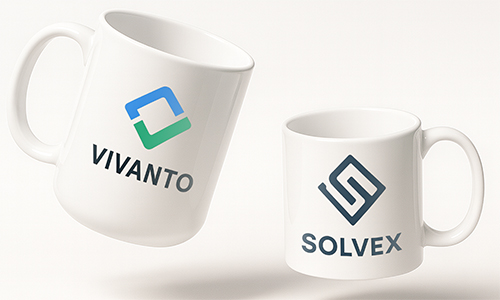 Dos tazas con logo: una con el logo de Vivanto en azul-verde, otra con el logo de Solvex en azul oscuro