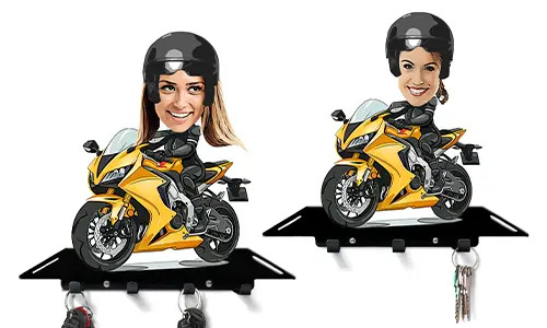 Personalisiertes Schlüsselbrett Comic-Auto - Motorrad Frau