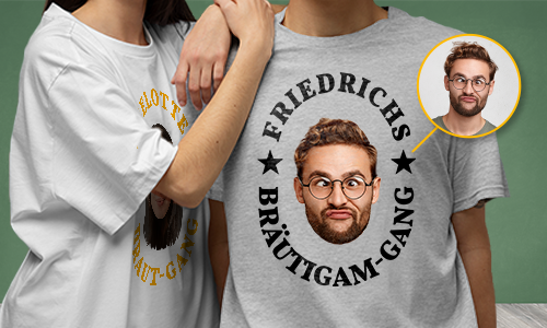 Zwei Personen tragen personalisierte Hochzeits-T-Shirts – „FLOTTI KAROTTIS BRAUT-GANG“ und „FRIEDRICHS BRÄUTIGAM-GANG“ mit verspielten Porträts.