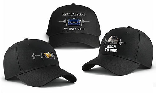 Tres gorras negras: centro coche azul FAST CARS ARE MY ONLY VICE, derecha todo terreno BORN TO RIDE, izquierda moto amarilla