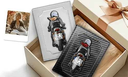 Soporte de documentos personalizado para motocicleta con nombre y número de matrícula - un gran regalo para tu esposa.