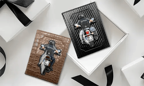 Fahrzeugschein-Hülle für dein Motorrad mit dem Namen deines Mannes und dem Kennzeichen