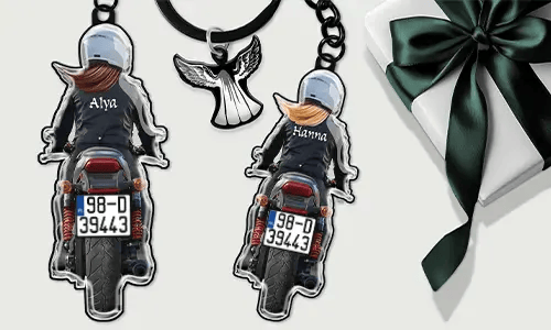 Personalisierter Motorrad-Schlüsselanhänger mit Name und Kennzeichen – Geschenk für deine Freundin