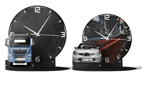 Reloj en soporte con coche, moto o camión