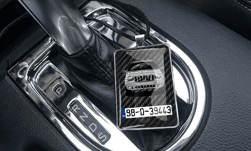 Rear view mirror trailer next to the gear change