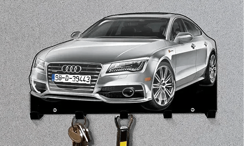 Wand-Schlüsselhalter in Form eines silbernen Audi mit fünf Haken zur Schlüsselorganisation