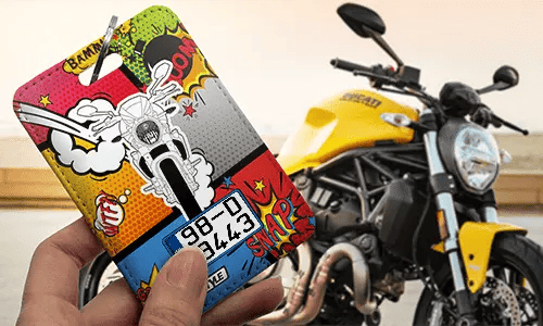 Innenspiegel anhänger mit Motorradsilhoette in der Hand coole autoanhänger innenspiegel