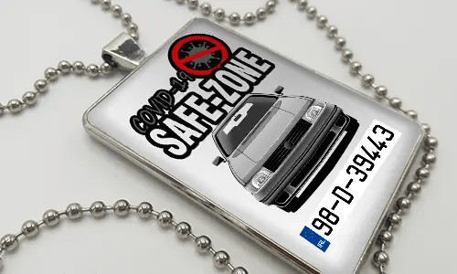 Auto-Safezone-Anhänger mit Weiß Hintergrund und Metallkette Auto-Safezone-Anhänger