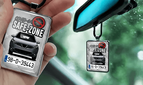 Auto-Safezone-Anhänger mit Weiß Leder Hintergrund nd Lederkette im Wagen Safezone-Anhänger