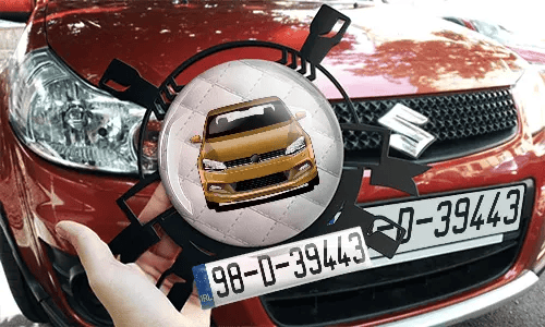 Autoschlüsselanhänger in der Hand mit dem Roten Wagen  persönlicher schlüsselanhänger